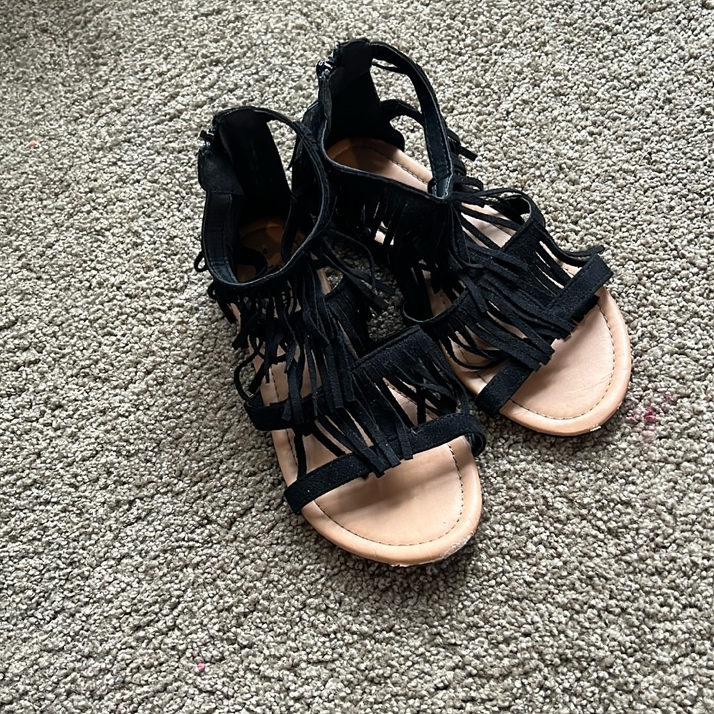 Black little sandals  worn once size 4 in youth